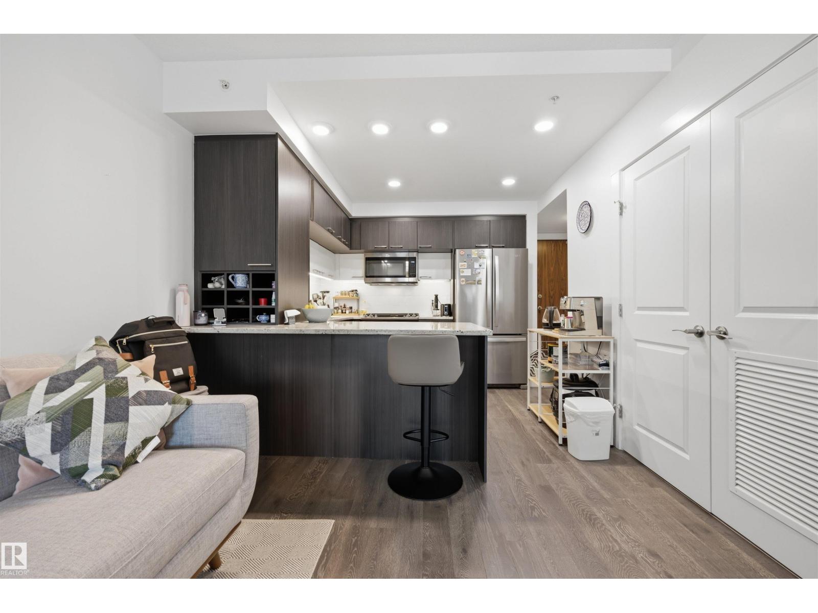 #802 9720 106 ST NW - 8