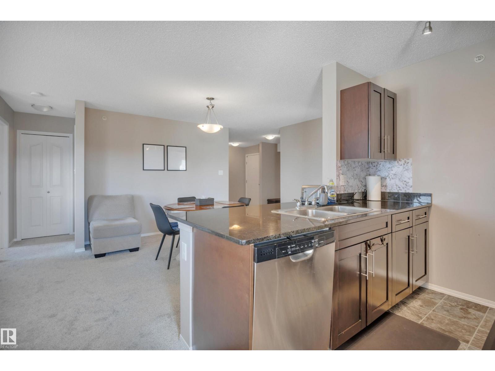 #402 11812 22 AV SW - 14