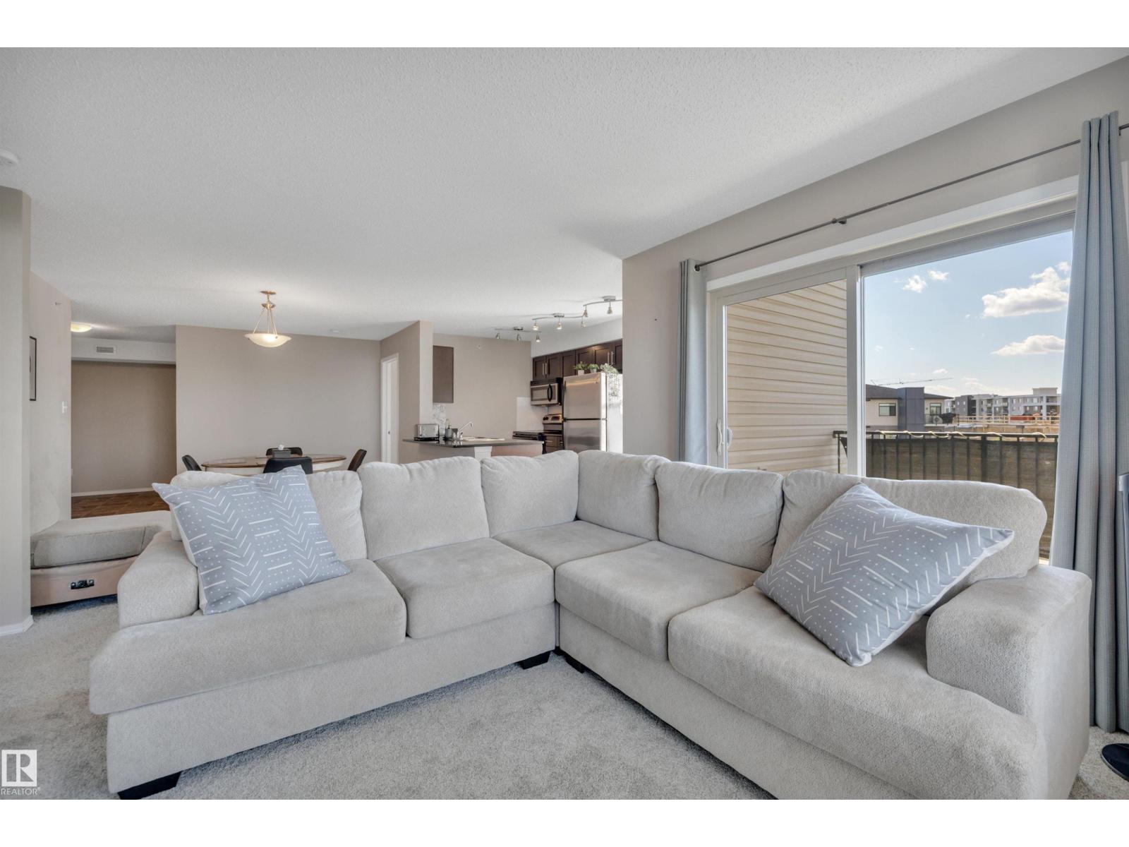 #402 11812 22 AV SW - 17