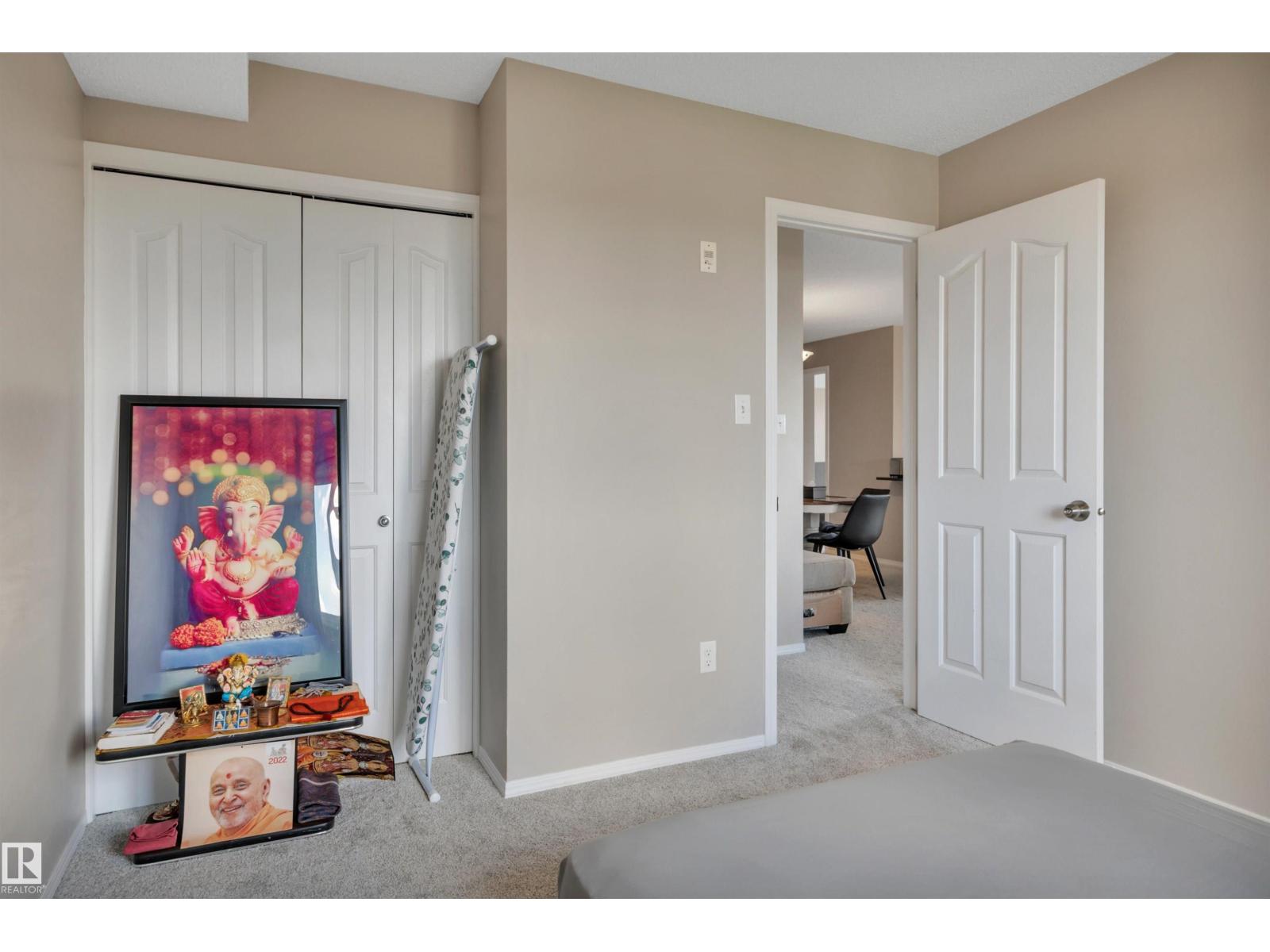 #402 11812 22 AV SW - 26