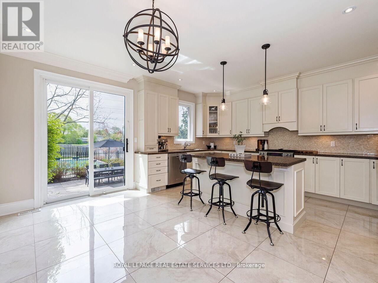 24 JOPLING AVENUE N - 13