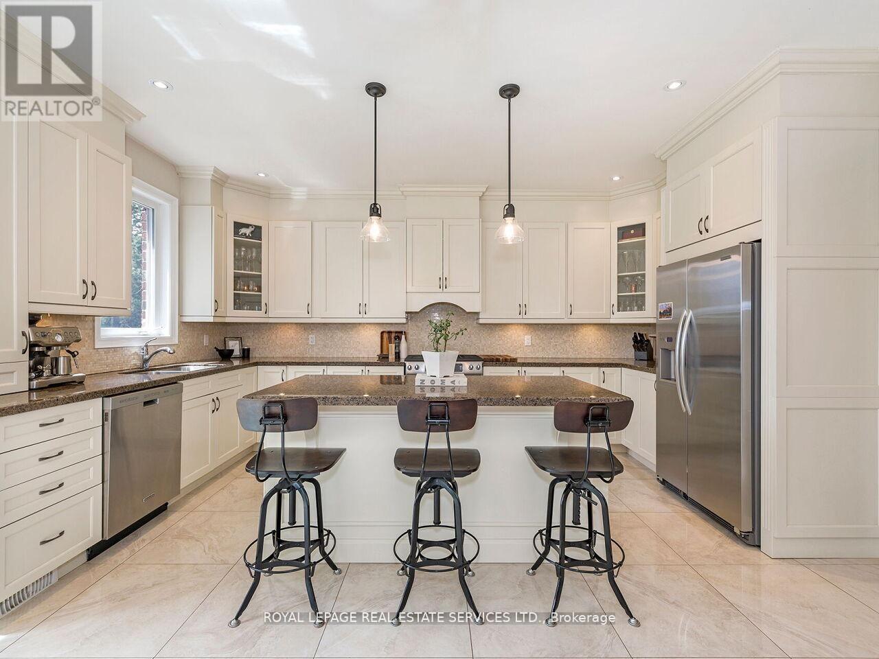 24 JOPLING AVENUE N - 14