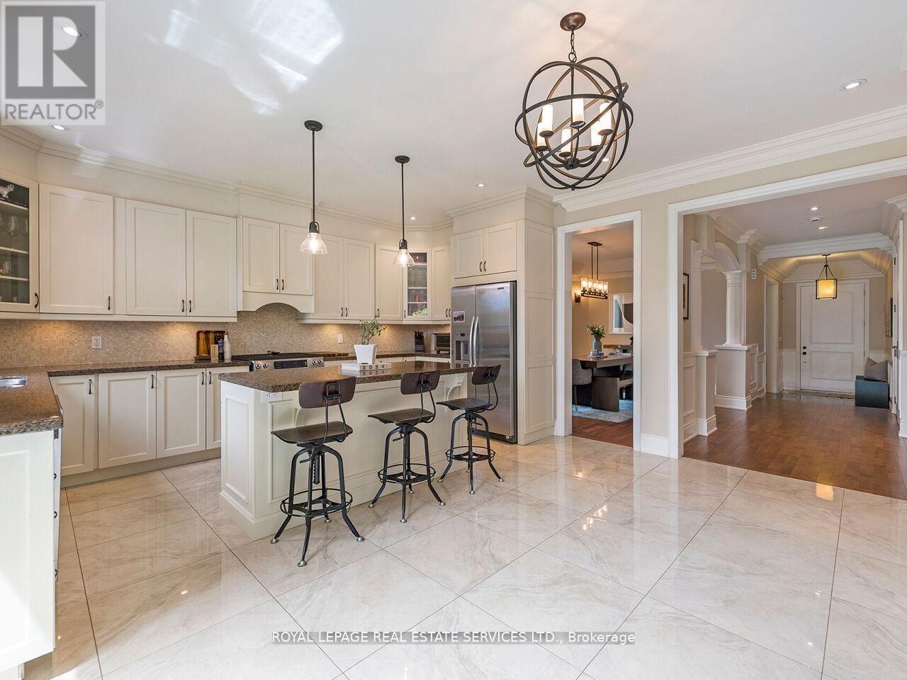 24 JOPLING AVENUE N - 15