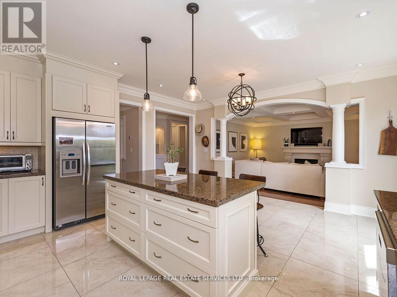 24 JOPLING AVENUE N - 16