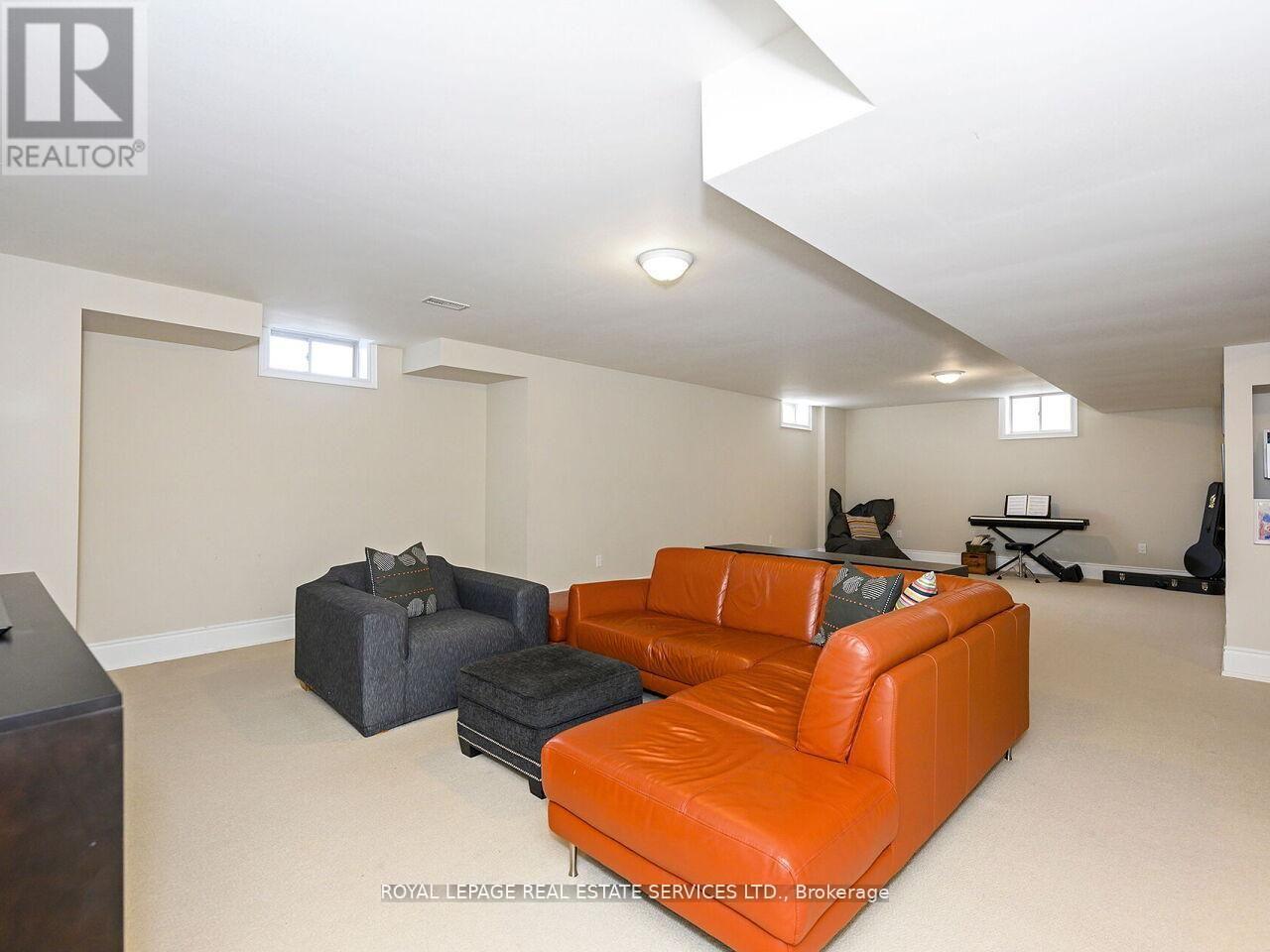 24 JOPLING AVENUE N - 32
