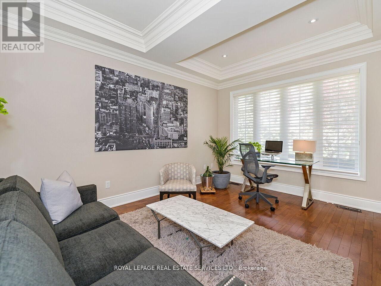 24 JOPLING AVENUE N - 7