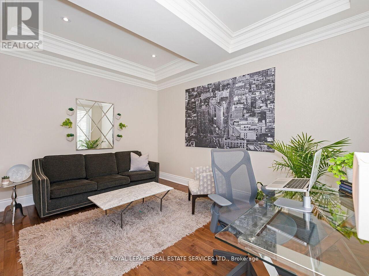 24 JOPLING AVENUE N - 8
