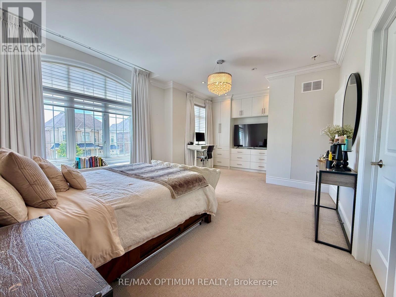 47 ROYAL WEST DRIVE - 32