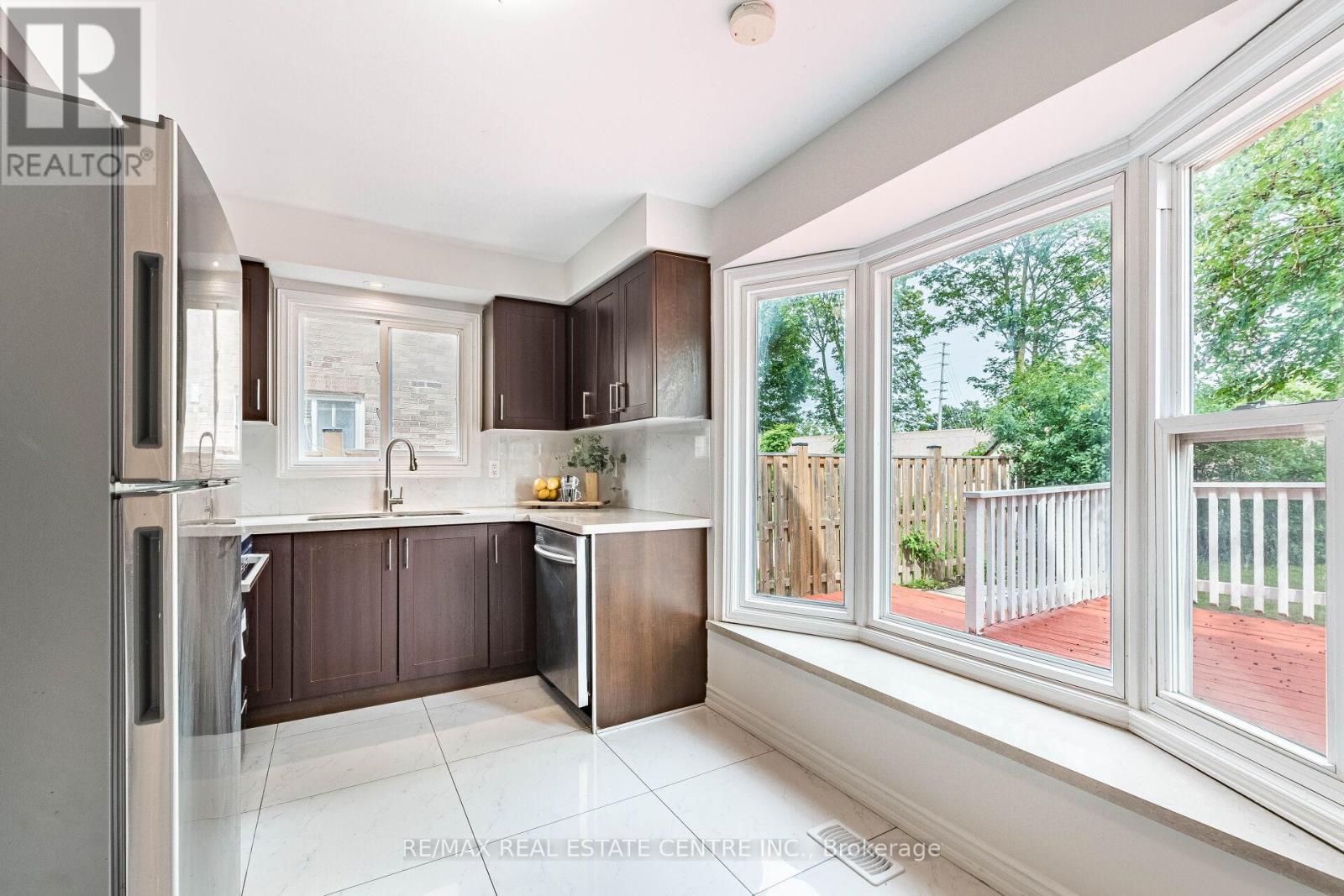 1124 SHAGBARK CRESCENT - 11