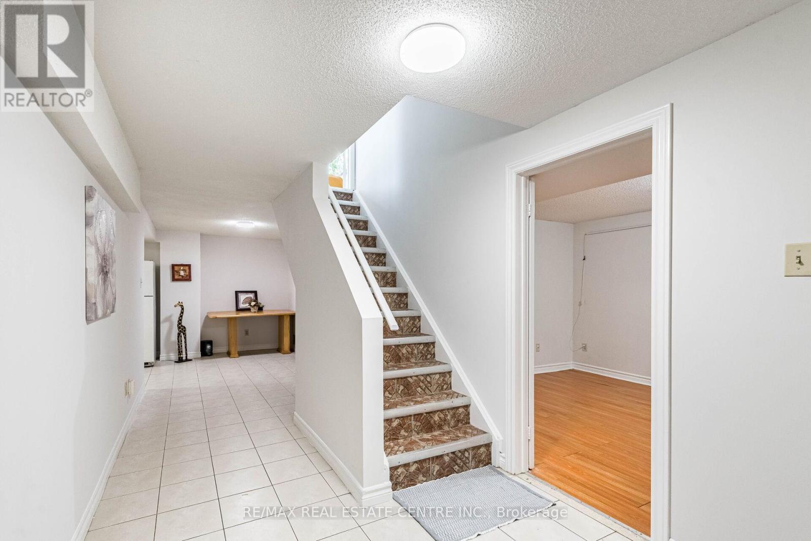 1124 SHAGBARK CRESCENT - 24