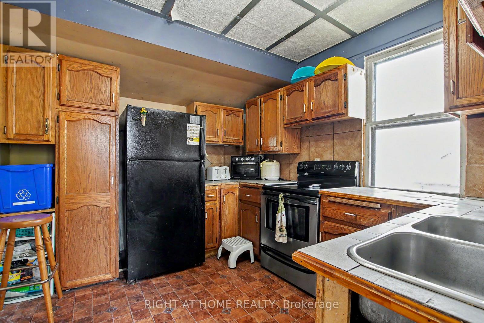 30 HOHNER AVENUE - 32