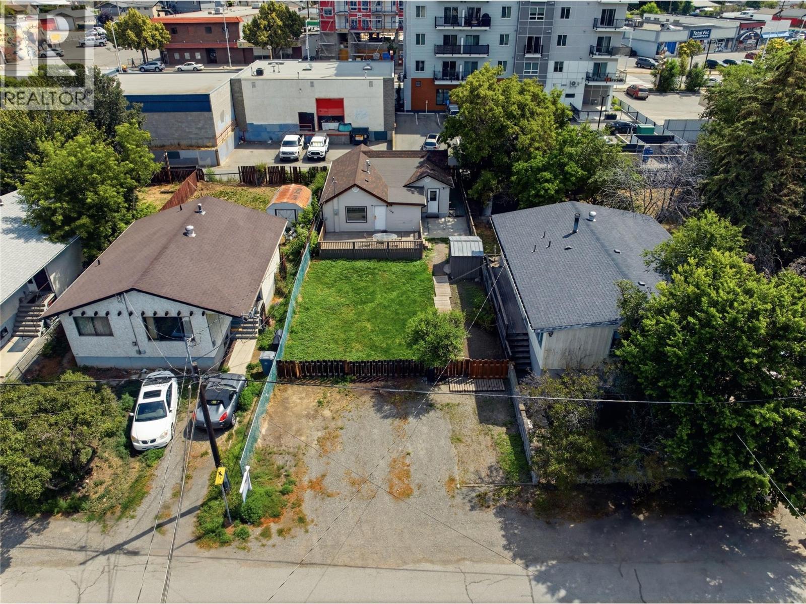 168 Yew Street - 12
