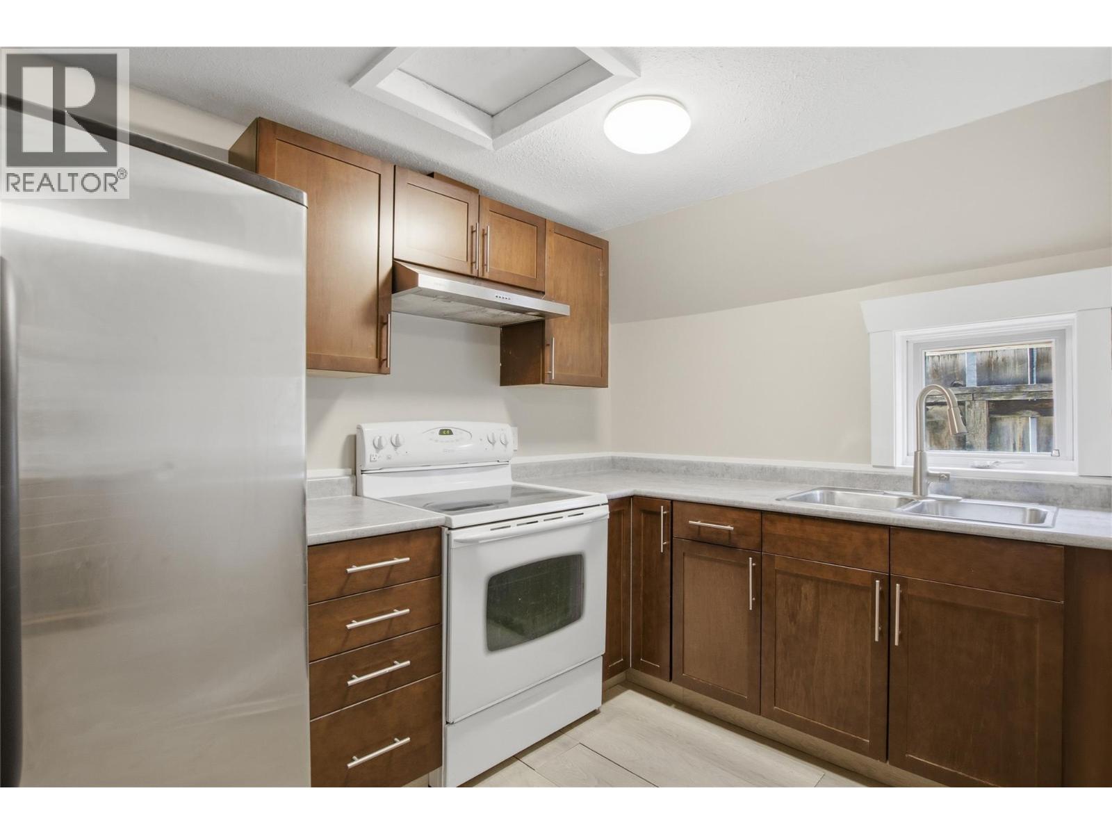 168 Yew Street - 16