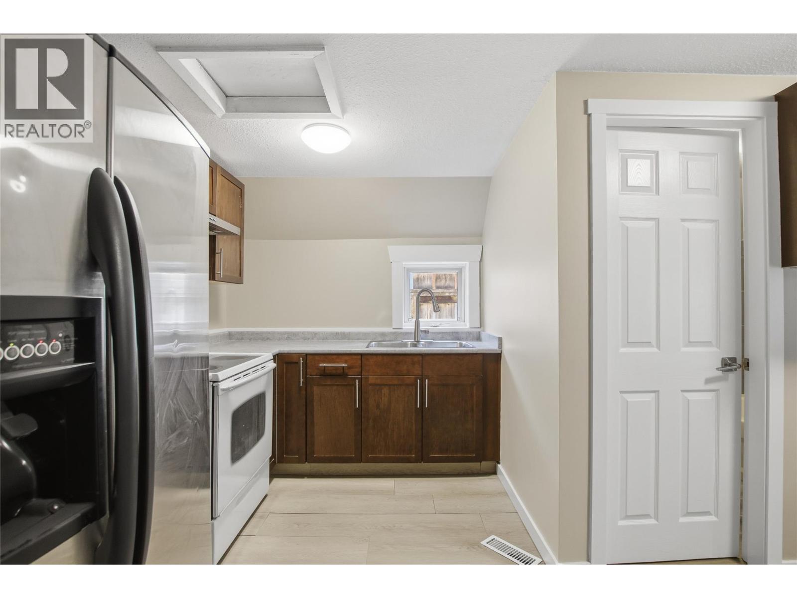 168 Yew Street - 18