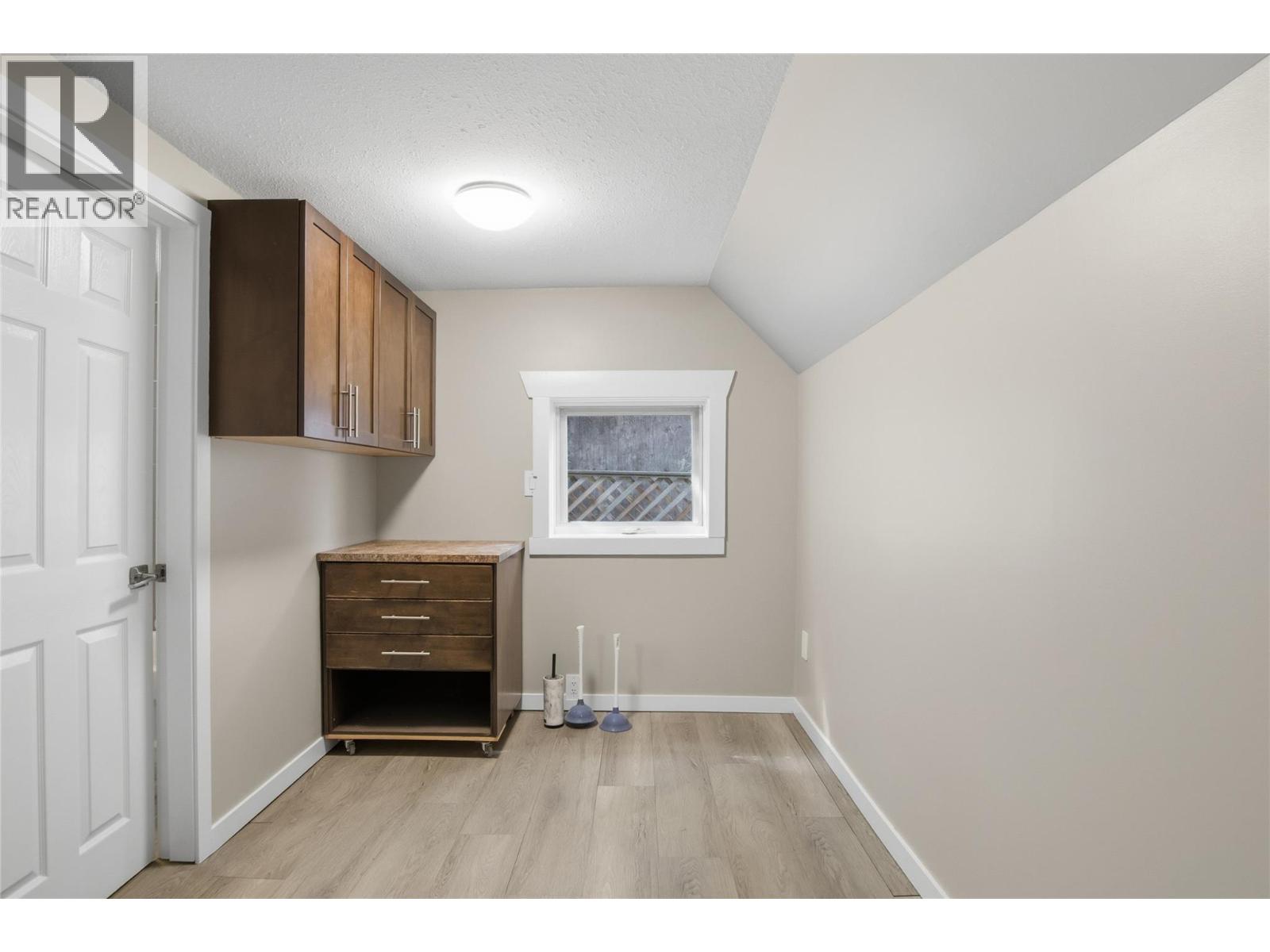 168 Yew Street - 21