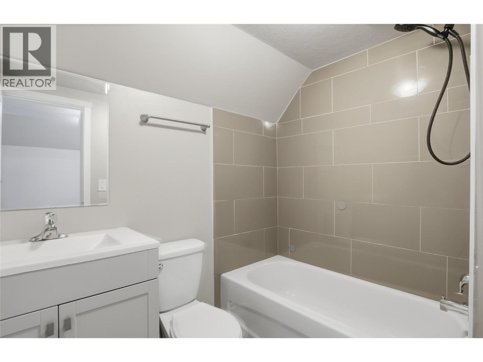 168 Yew Street - 23