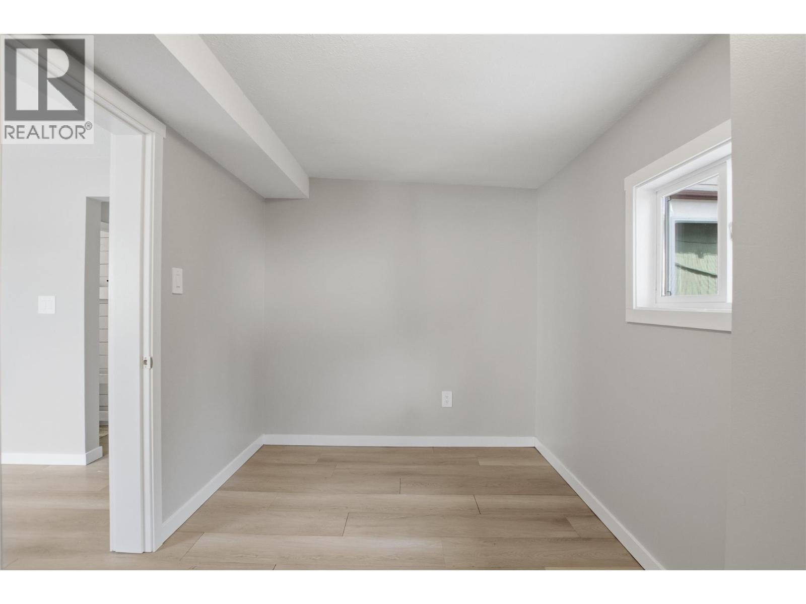 168 Yew Street - 26