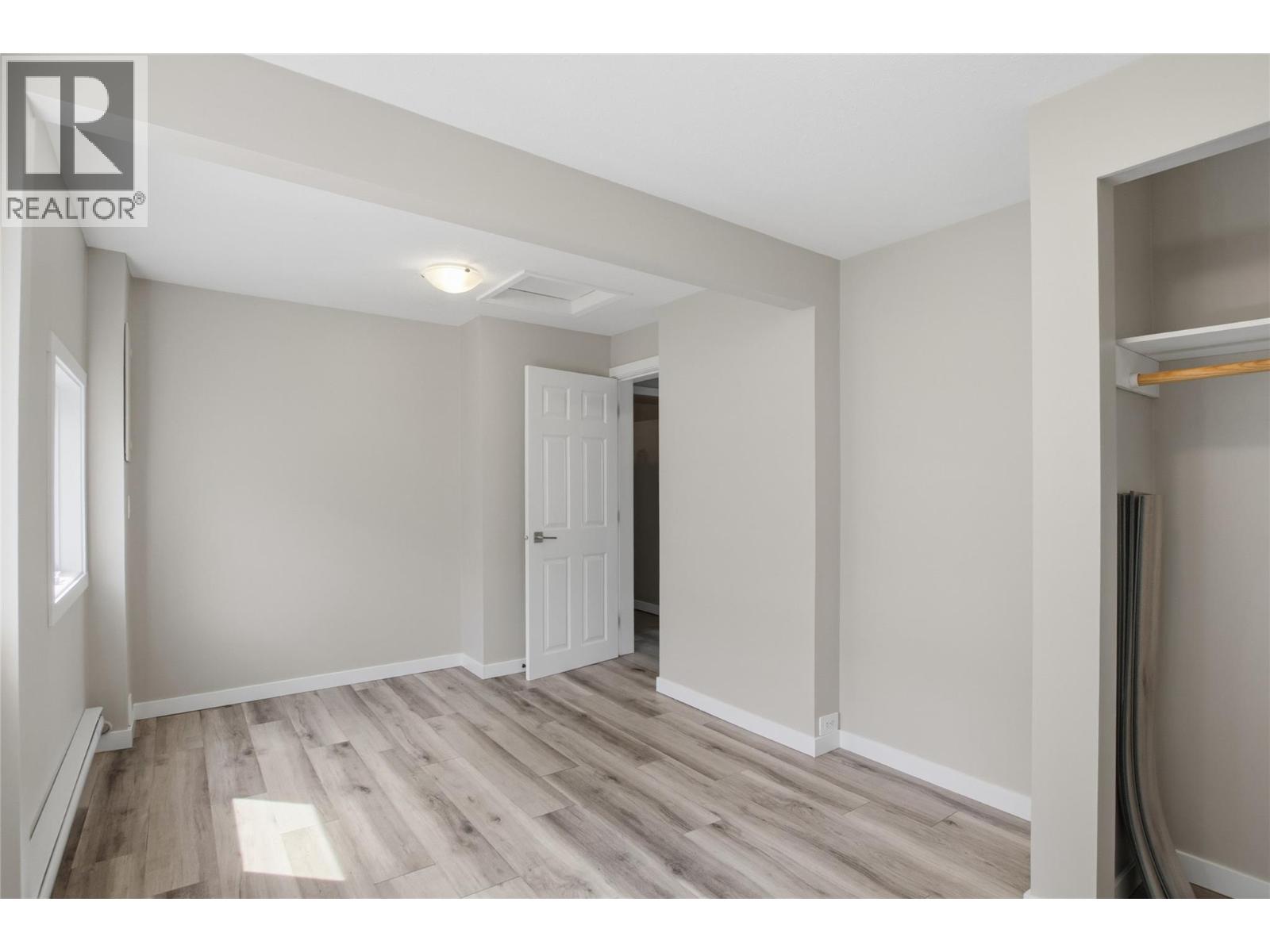 168 Yew Street - 27