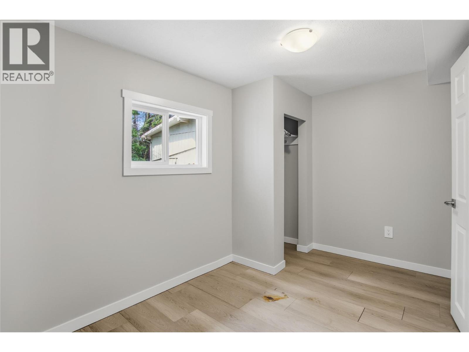 168 Yew Street - 28