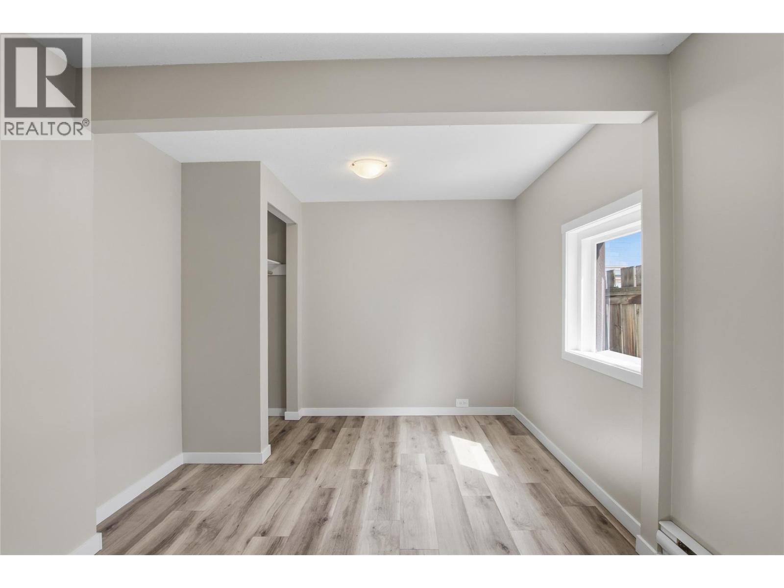 168 Yew Street - 30