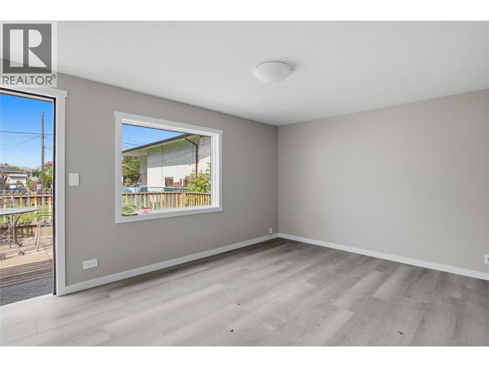 168 Yew Street - 32