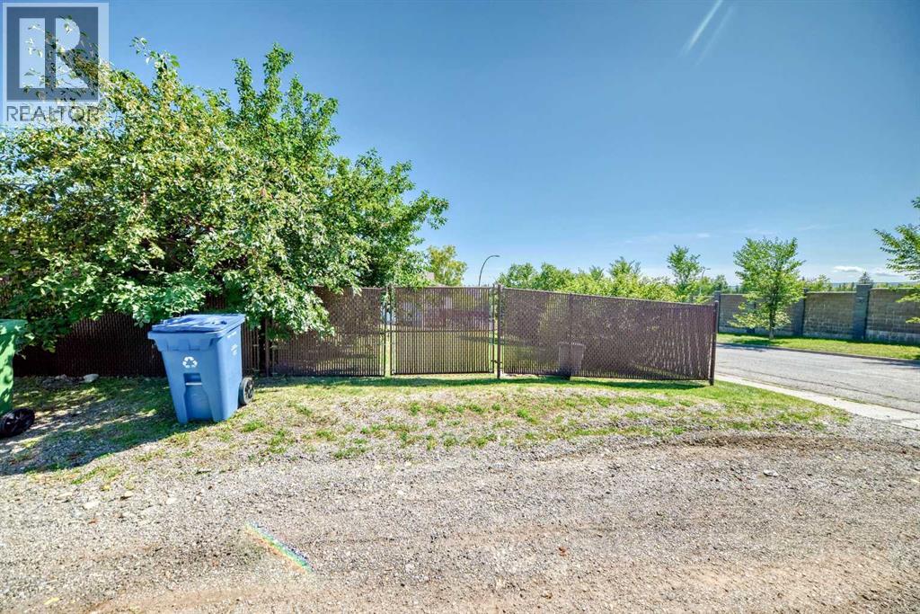 131 Ranchlands Court NW - 44