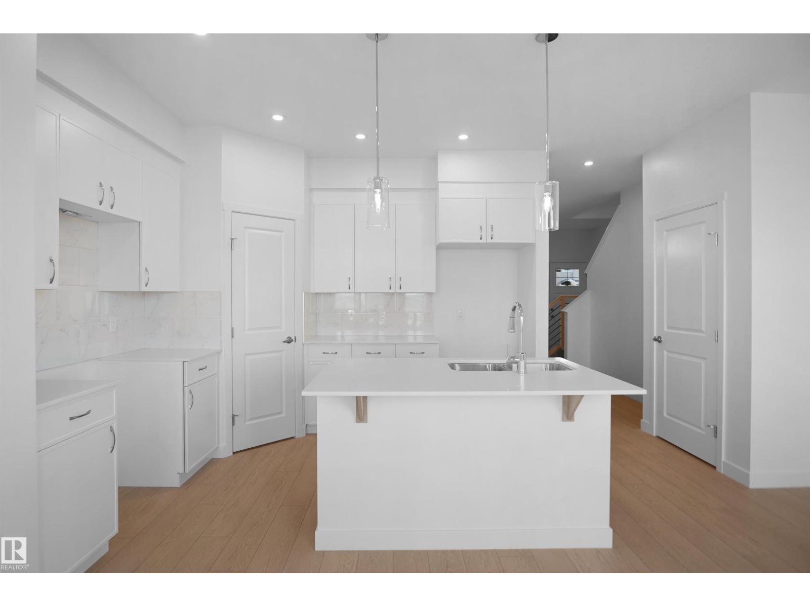 940 17 AV NW - 13
