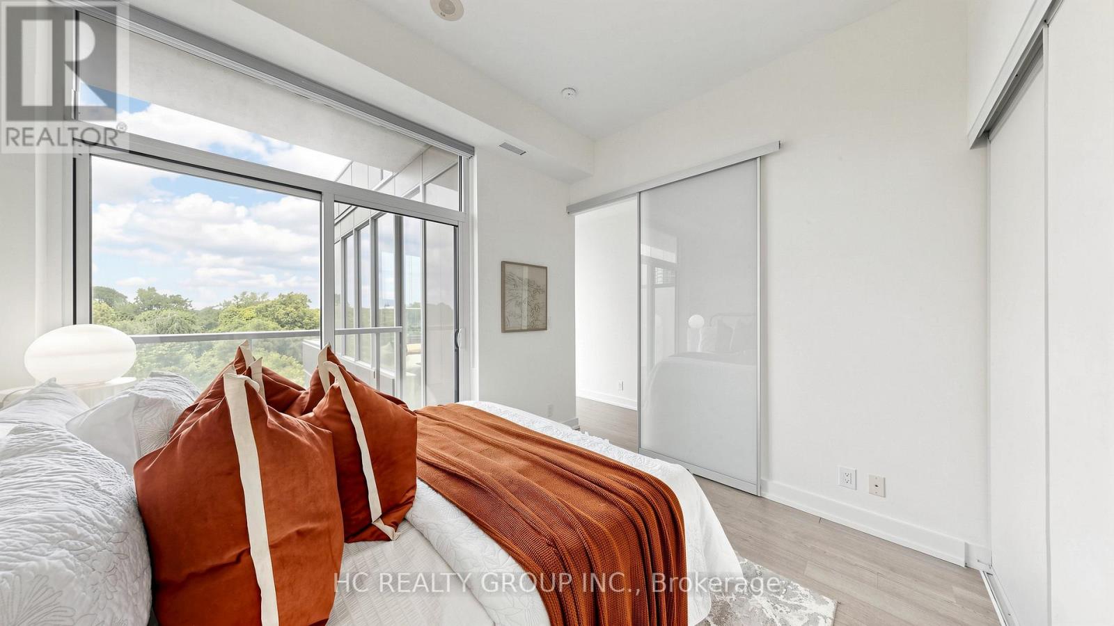 #701 6 PARKWOOD AVENUE - 21