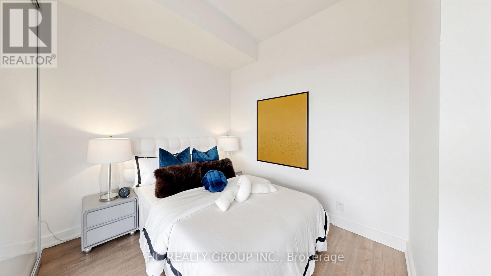 #701 6 PARKWOOD AVENUE - 23