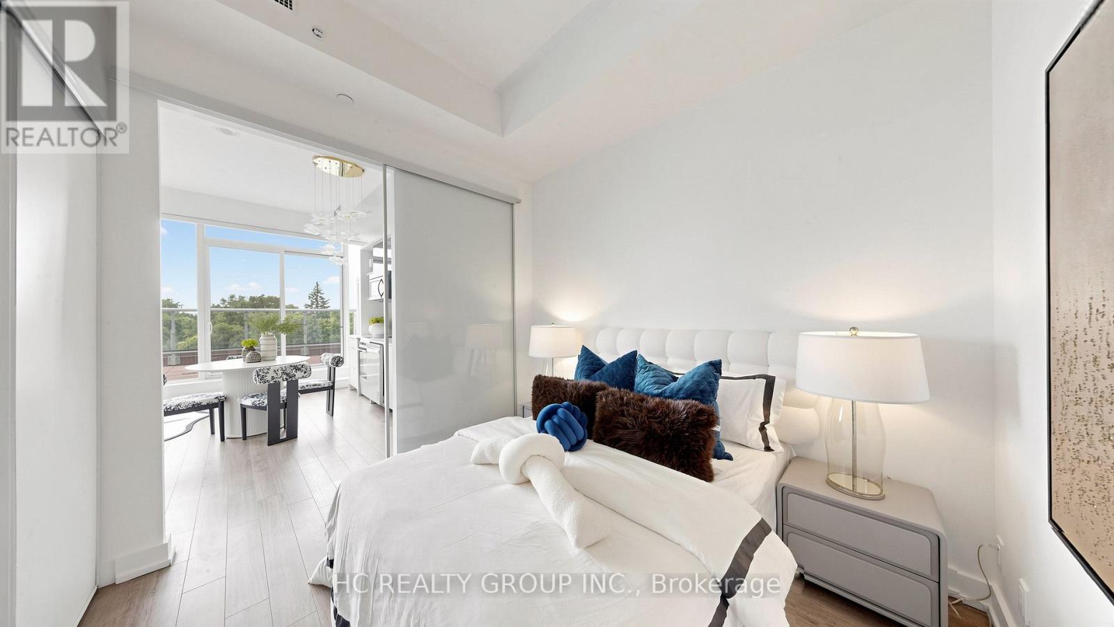 #701 6 PARKWOOD AVENUE - 24