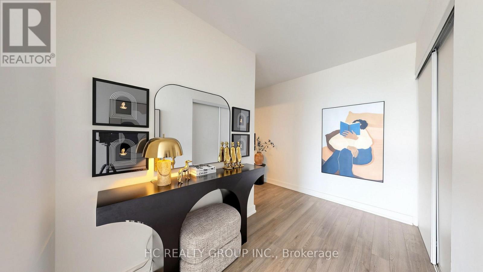 #701 6 PARKWOOD AVENUE - 27