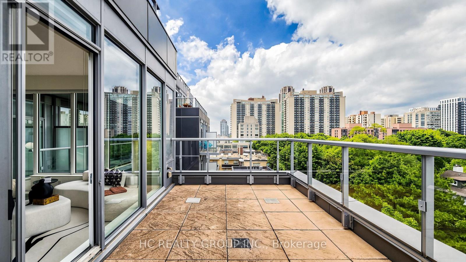 #701 6 PARKWOOD AVENUE - 37