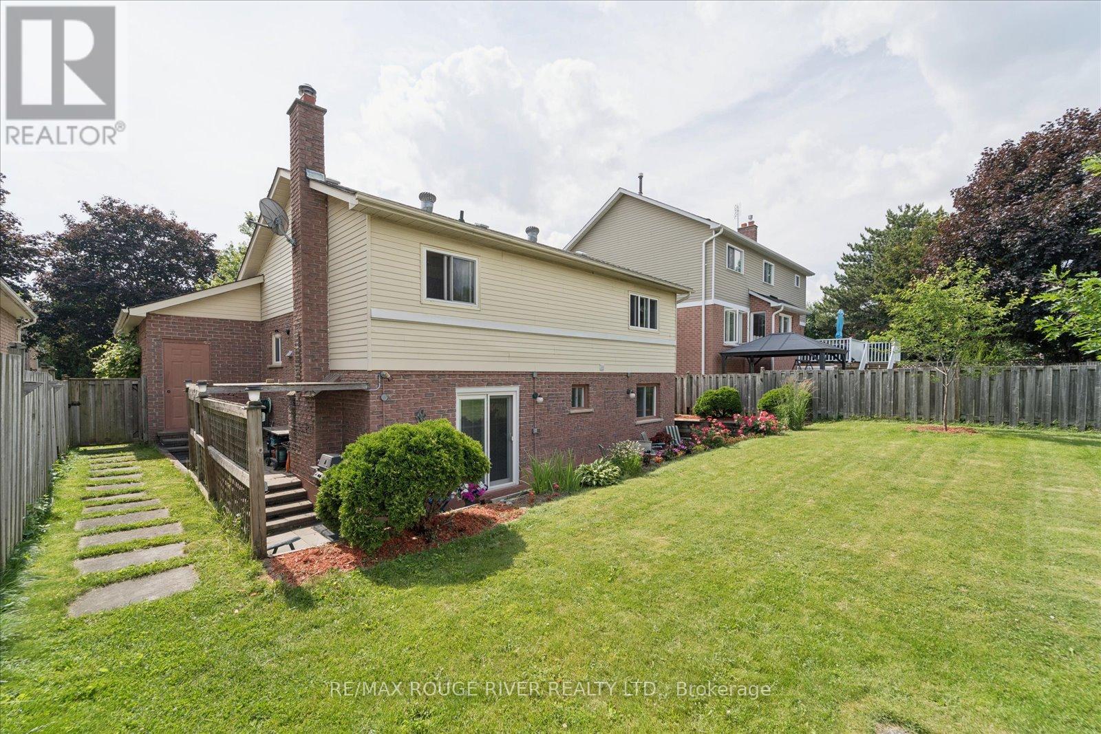 807 RED MAPLE COURT - 24