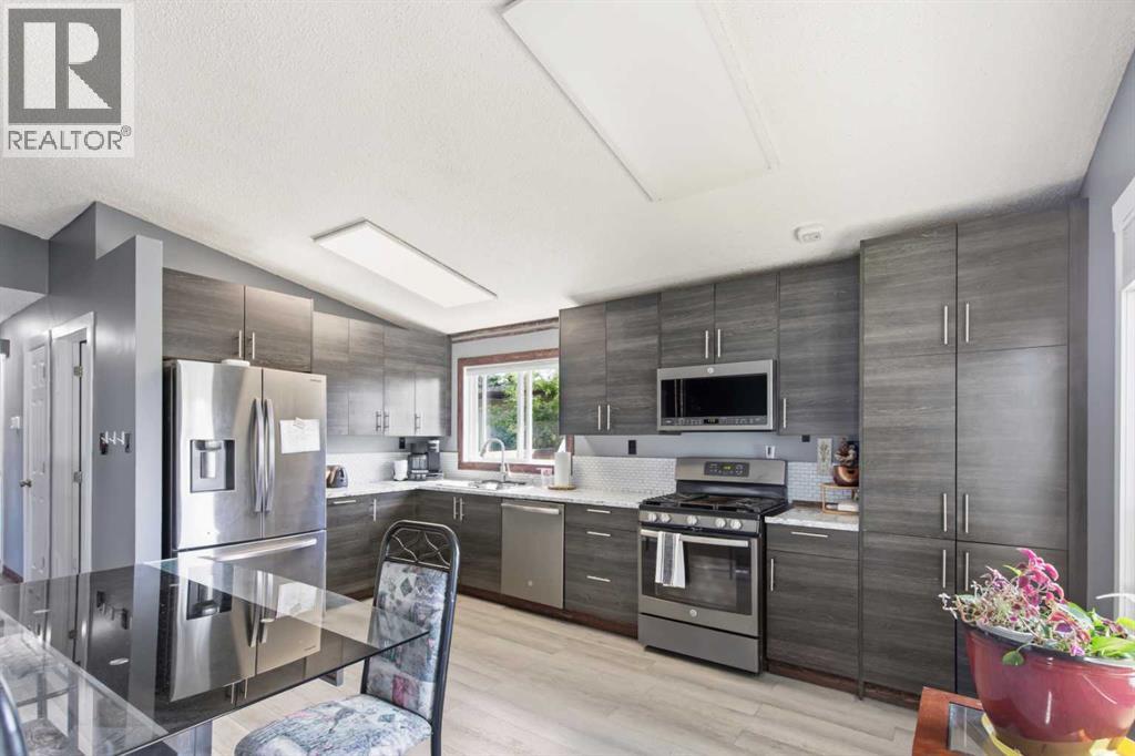9922 81 Avenue - photo 2