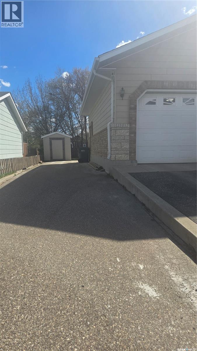 833 Peters AVENUE - 4