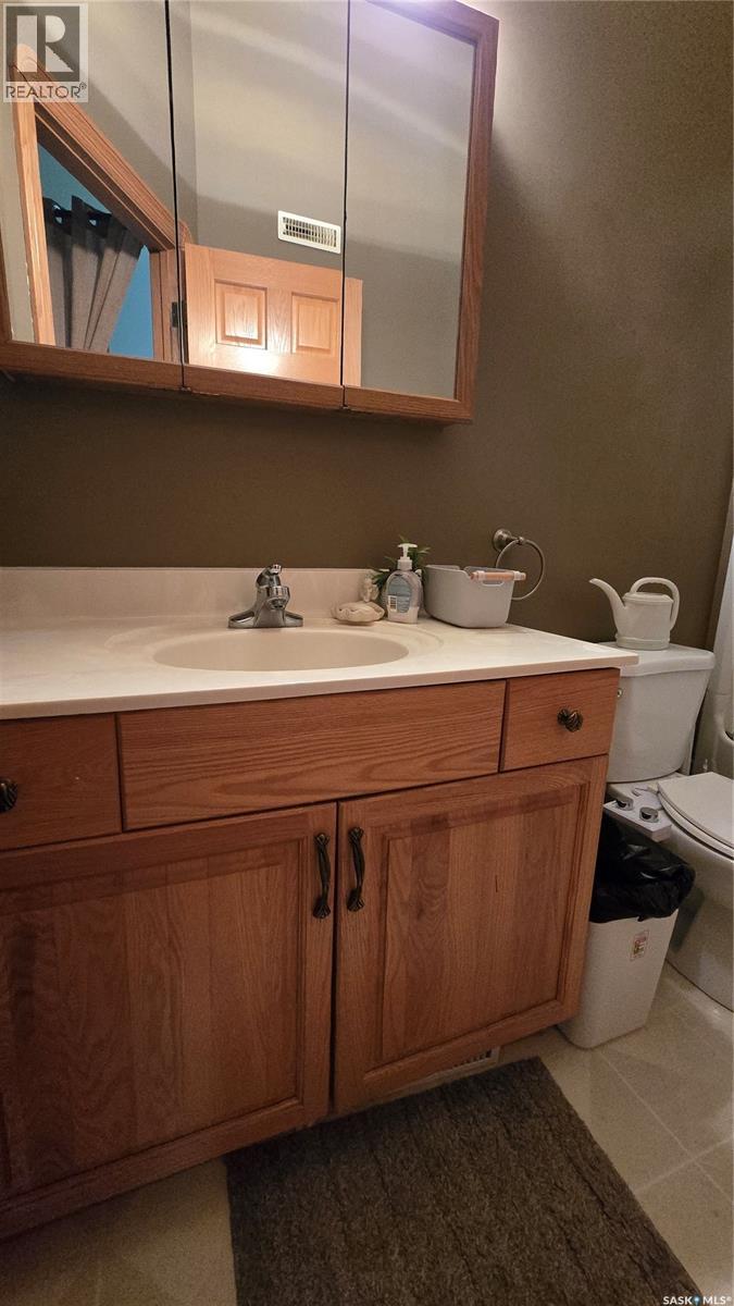 833 Peters AVENUE - 21