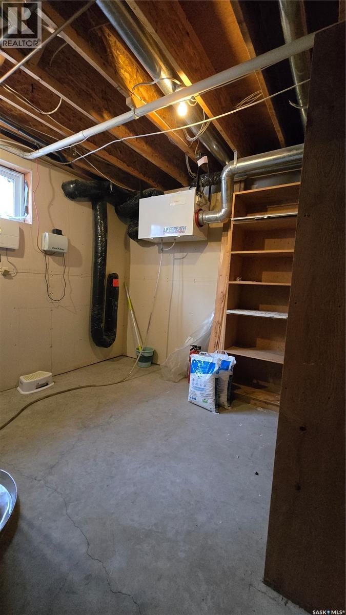 833 Peters AVENUE - 33