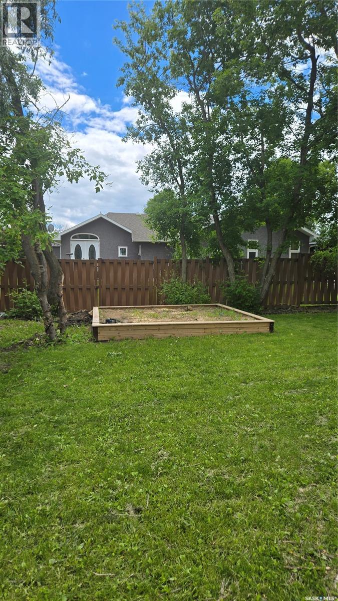 833 Peters AVENUE - 35