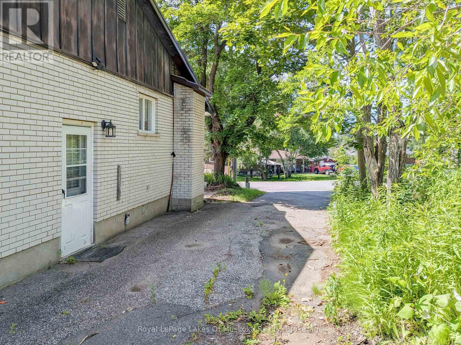 12 VALLEY DRIVE - 7