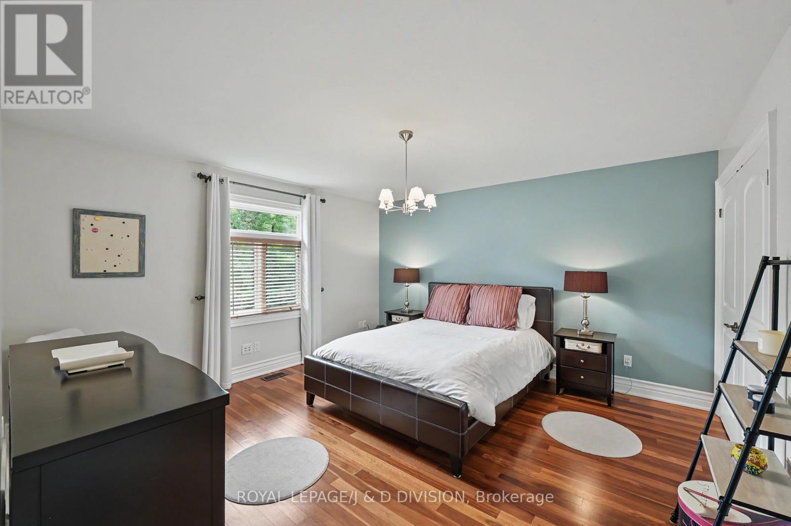 17 AGAR CRESCENT - 24