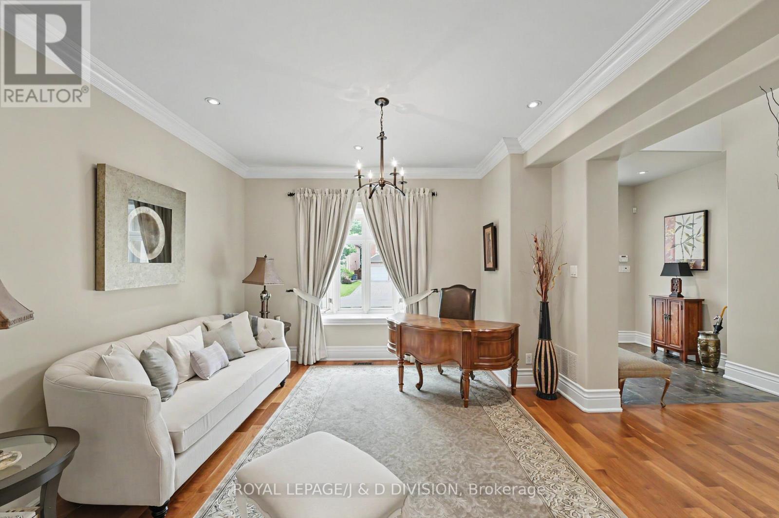 17 AGAR CRESCENT - 18