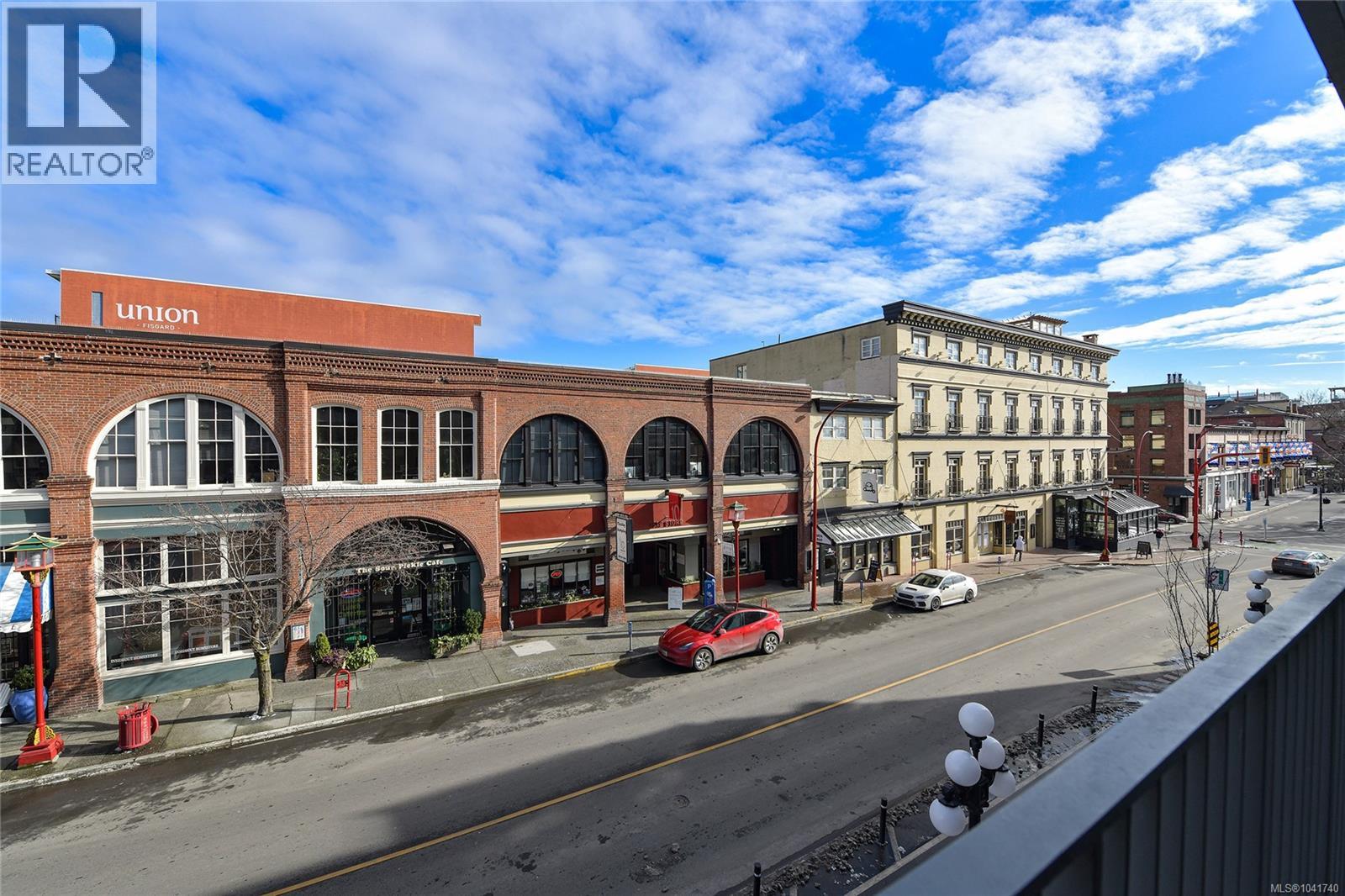 #601 1628 Store St - 42