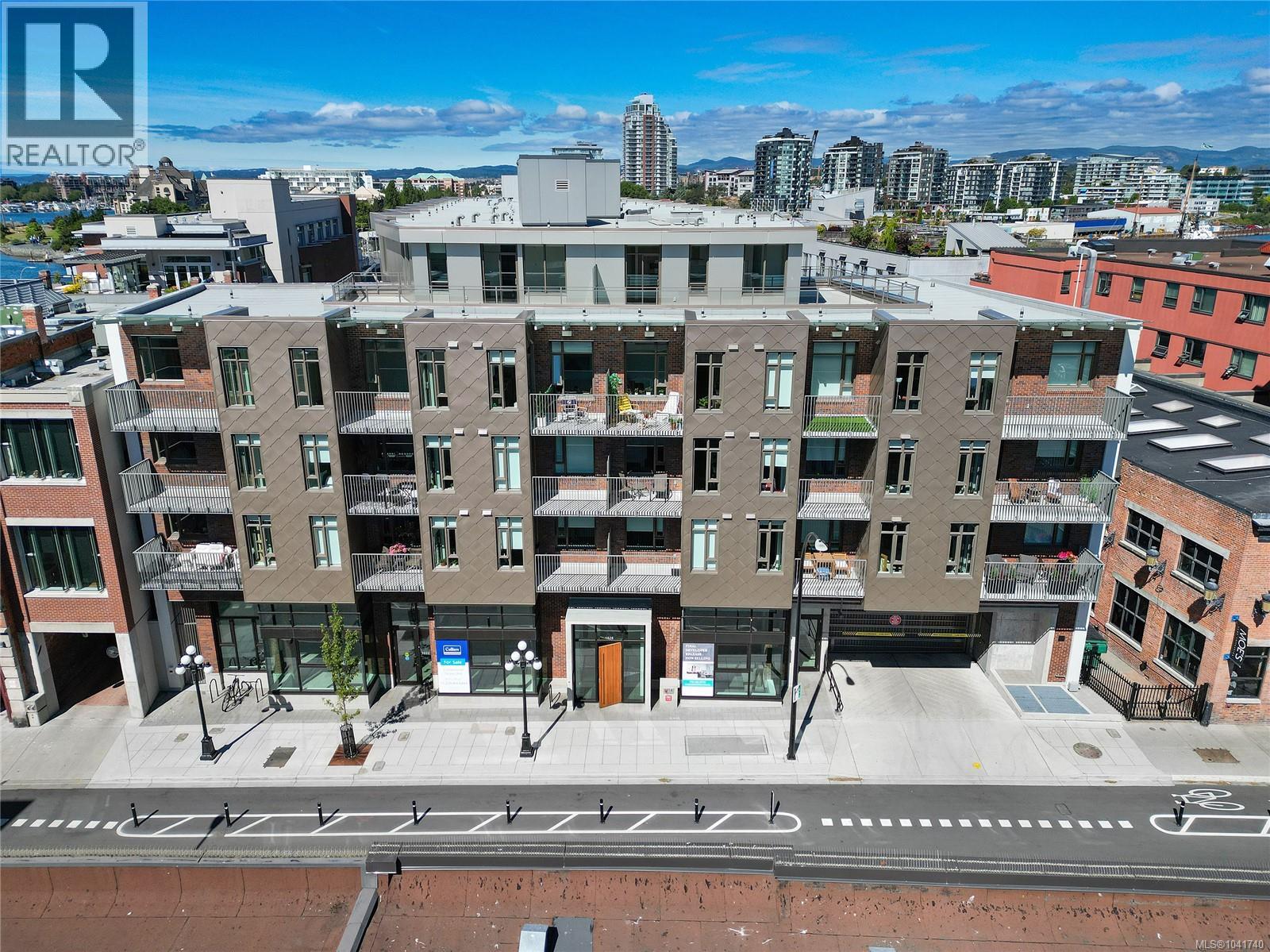 #601 1628 Store St - 55