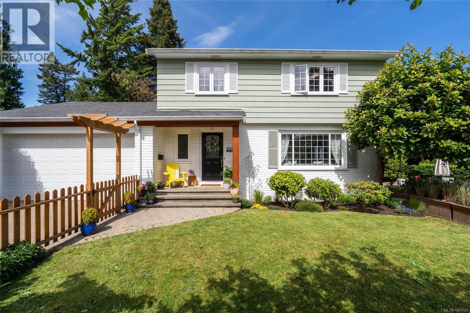  2320 Hollyhill Place, Saanich