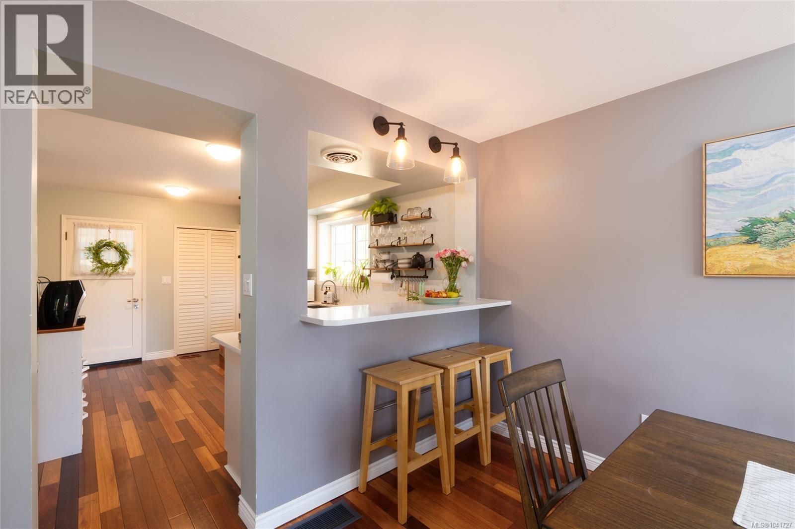  2320 Hollyhill Place, Saanich
