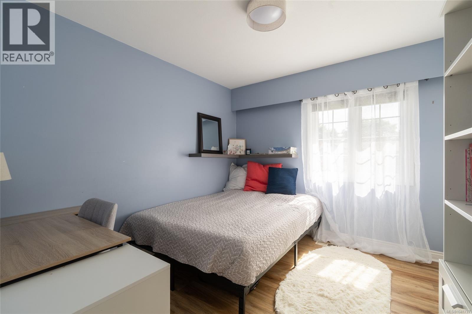  2320 Hollyhill Place, Saanich