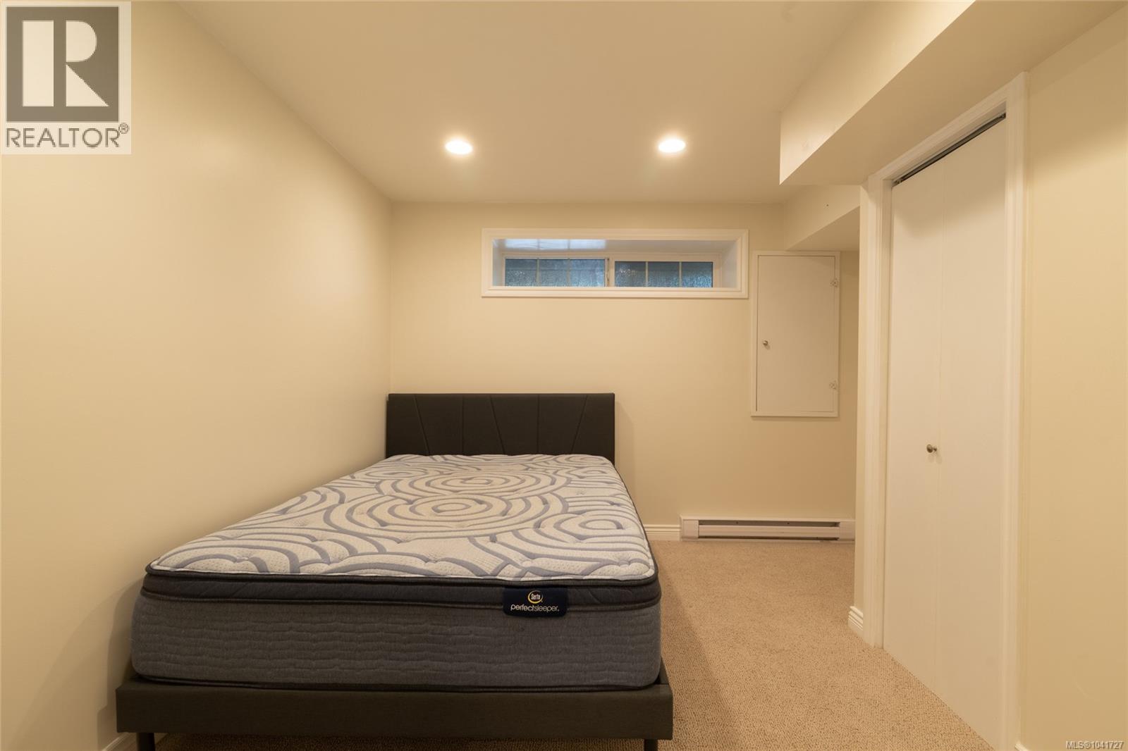  2320 Hollyhill Place, Saanich