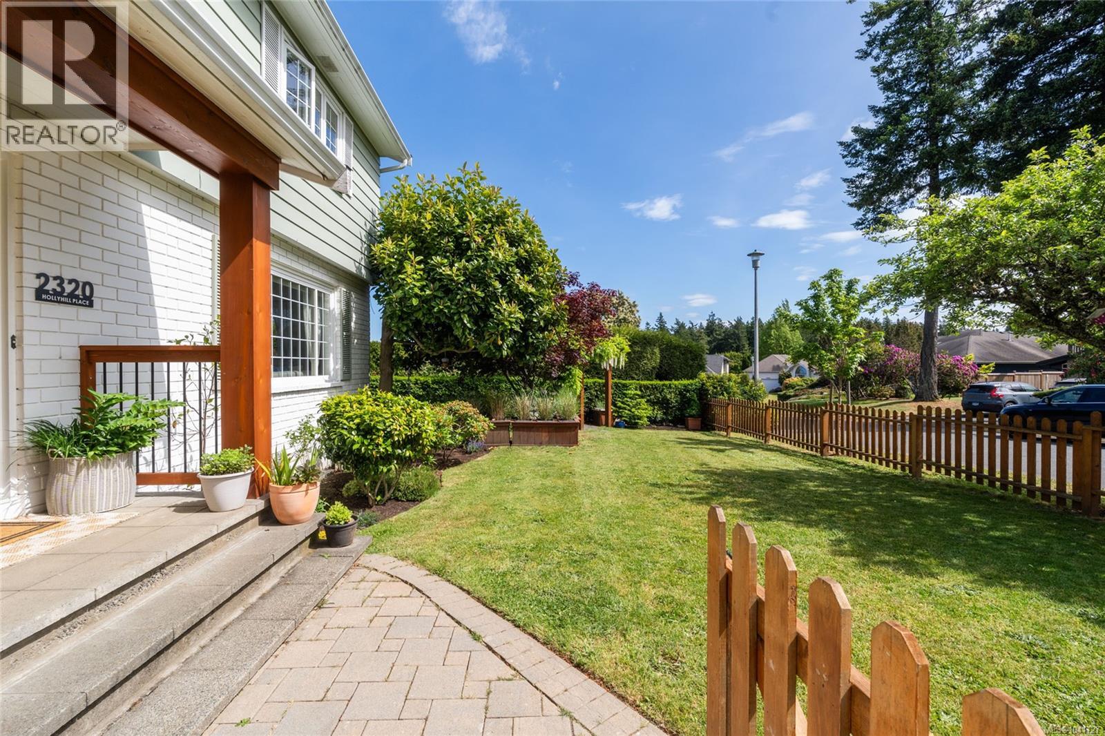  2320 Hollyhill Place, Saanich