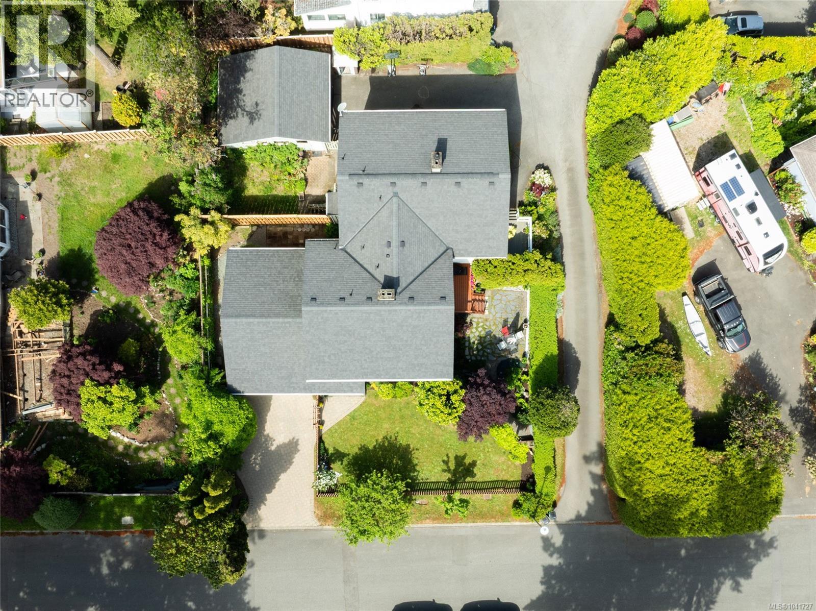  2320 Hollyhill Place, Saanich