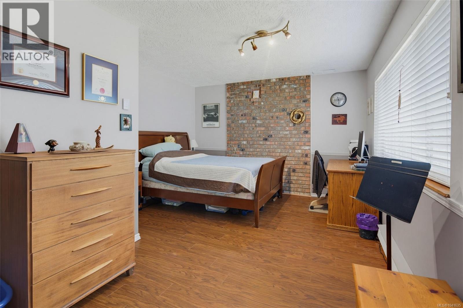  4255 Moorpark Place, Saanich